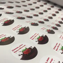 Печать наклеек на самоклейке