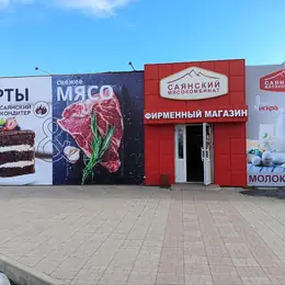 Рекламные короба на парапете здания